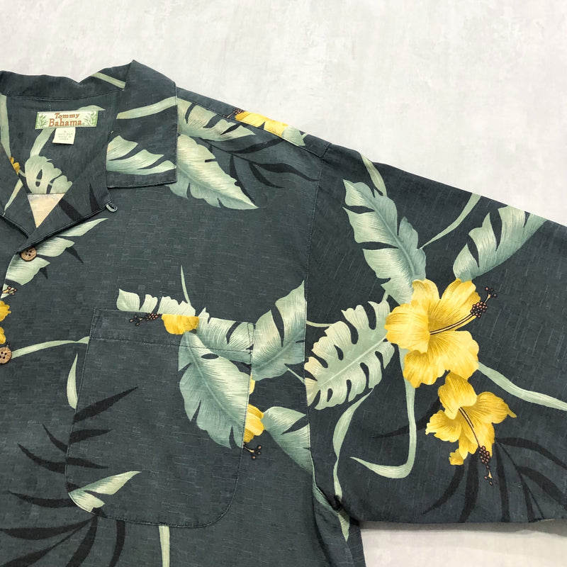 Vintage Tommy Bahama Hawaiian Shirt (L/BIG)