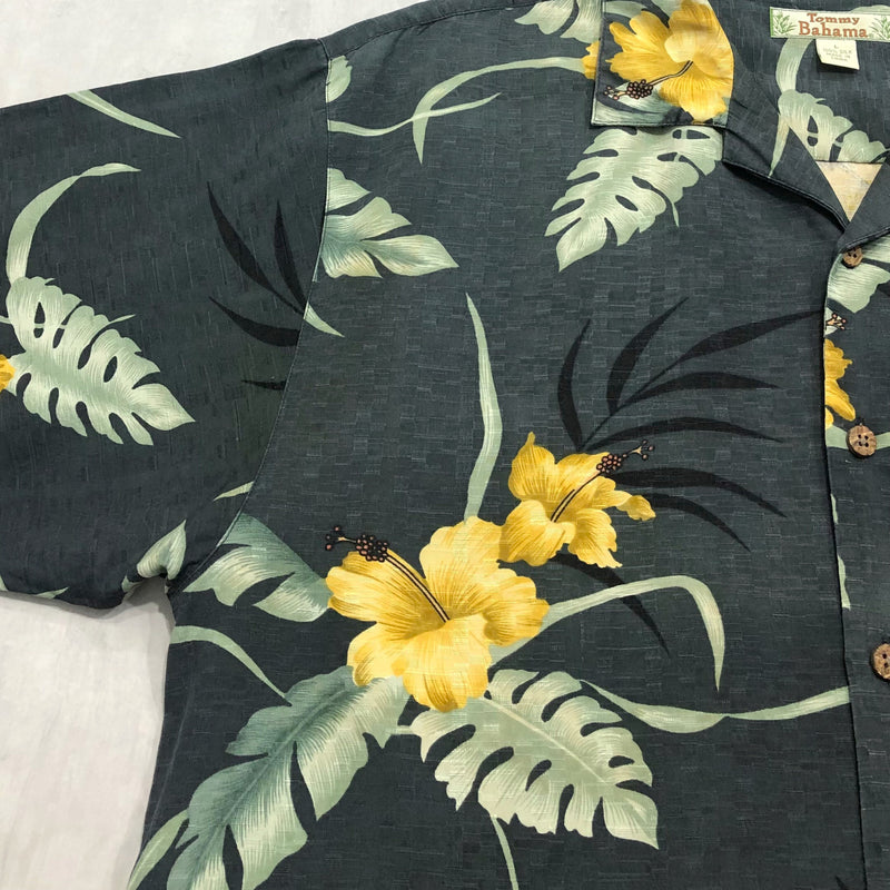 Vintage Tommy Bahama Hawaiian Shirt (L/BIG)