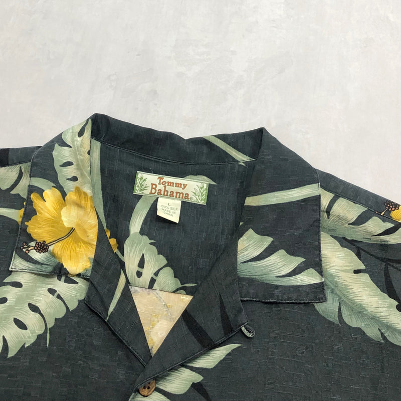 Vintage Tommy Bahama Hawaiian Shirt (L/BIG)